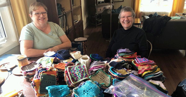 St. Mary's Gifts Pocket Prayers to Synod 66 Attendees