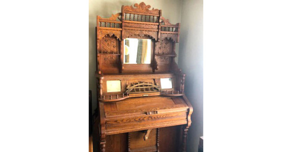 Family Re-homing Antique Pump Organ