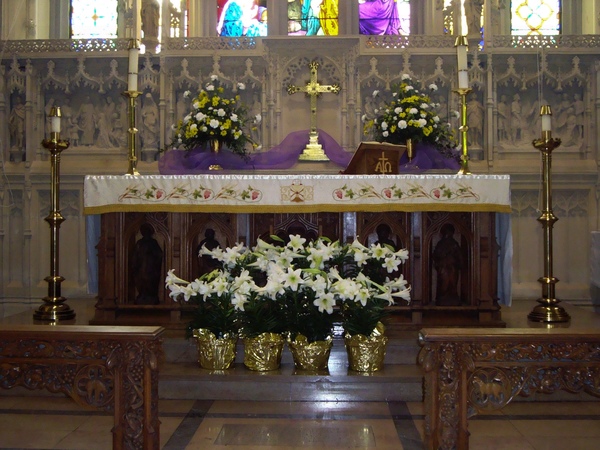 HOLY WEEK & EASTER SERVICES