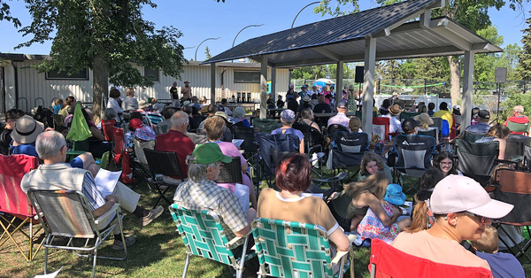 Outdoor service? Must be summer!