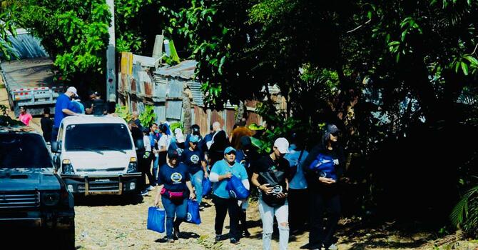 Fundación Manos en Acción realiza intenso operativo para afectados por  inundaciones en Santo Domingo Norte y Oeste image