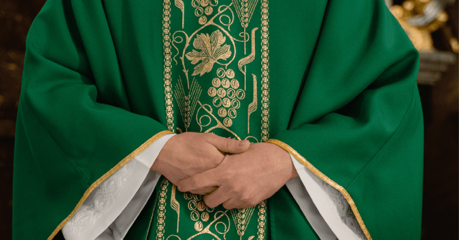 Support Indigenous non-stipendiary clergy: donate vestments today! image