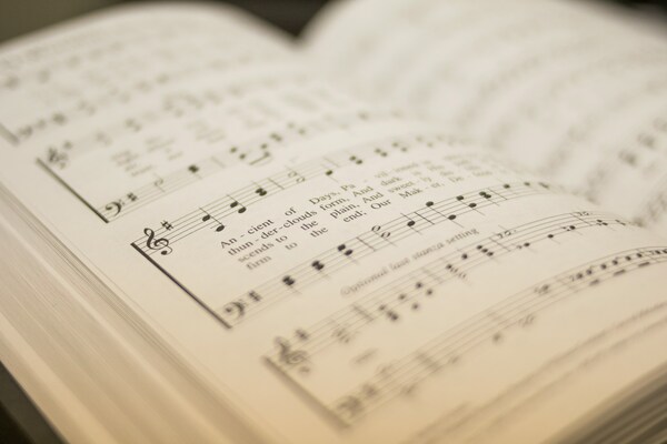 CALLING ALL CHOIR MEMBERS AND OTHERS THAT LIKE TO SING BACK TO THE CHOIR