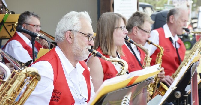Katy's Swing Band Live at Shalom!