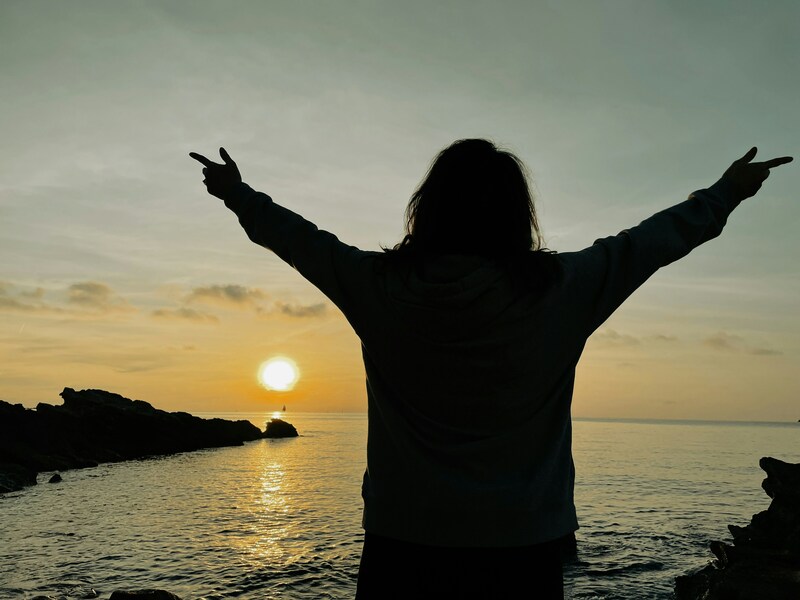 The Glory In Between - Rev. Jordan Easter