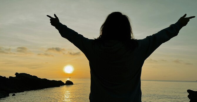The Glory In Between - Rev. Jordan Easter