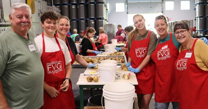 Summer is a great time for Families to Volunteer Together!