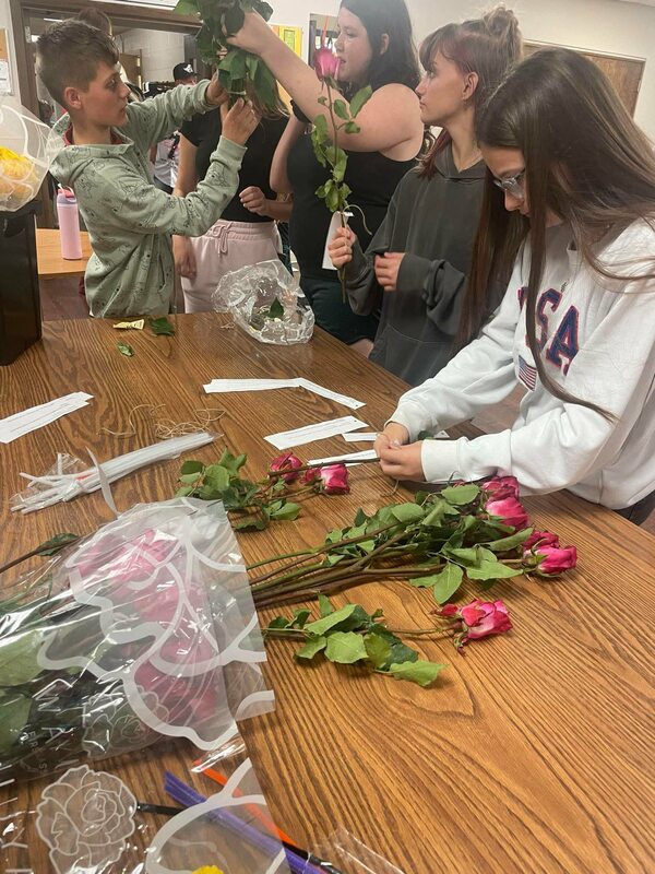 Student Ministries Deliver Love to Our Neighbors
