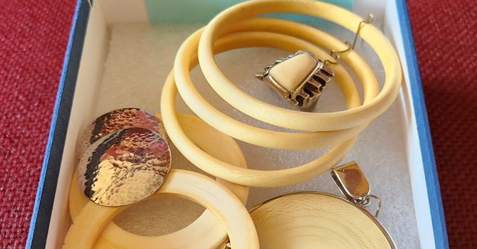 Bone-Moonstone Sterling Silver Jewellery Set
