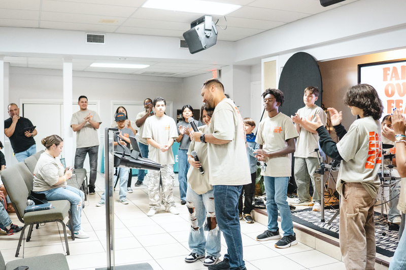 Faith Over Fear - Fe Sobre el Temor