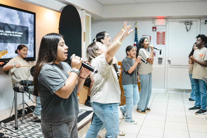 Faith Over Fear - Fe Sobre el Temor