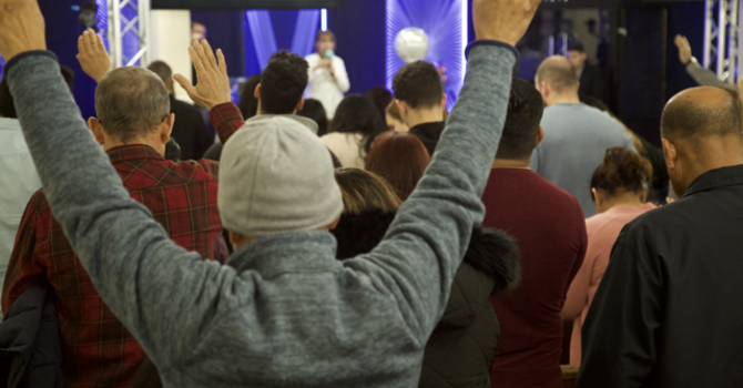 Worship Service | Servicio de Adoracíon 