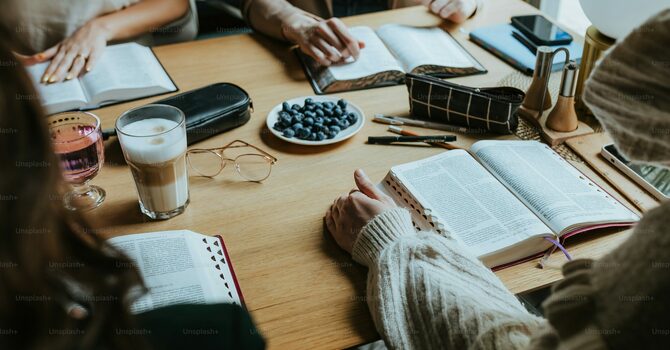 ESTUDIOS BIBLICOS EN CASA