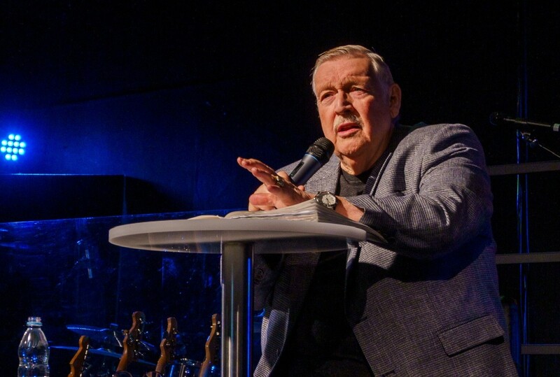 The Believer's Authority - Tim Hall