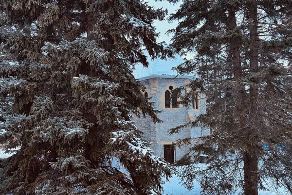 Many Hands, Light Work