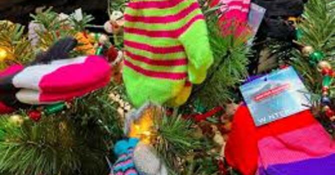 Hat & Mitten Tree image