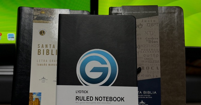 Bilblias Y Libretas  image