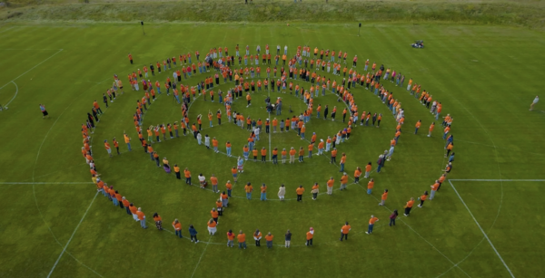 Ani to Pisi Human Spiderweb Enactment