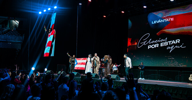 Más de 4 mil personas aceptaron a Cristo en el inicio de la gira “Levántate” de la pastora Yesenia Then en el Coliseo de Puerto Rico