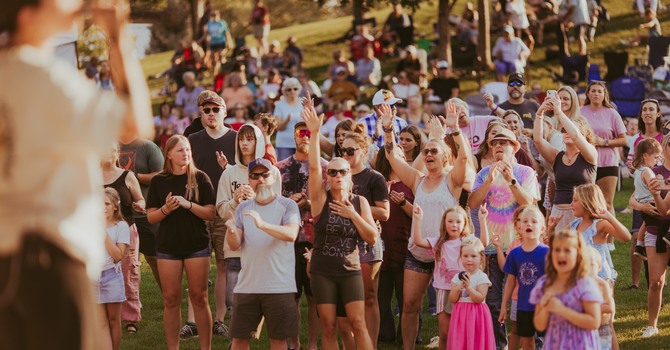 89.5 KTSY - Worship in the Park