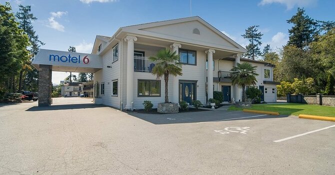 Enjoy a 10 % Discount for you, family members and friends at Motel 6 in Saanichton