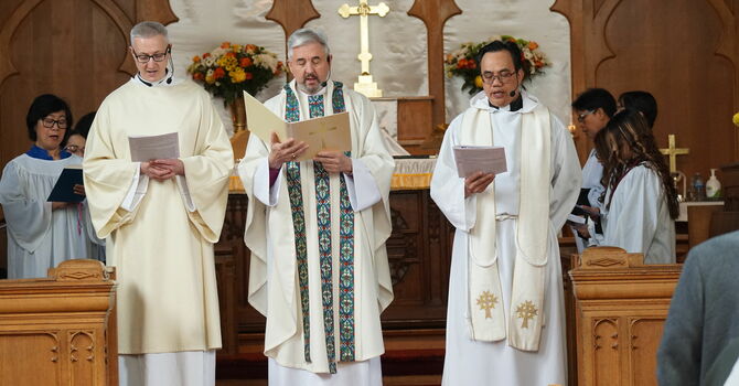 Primate Visits Diocese  image