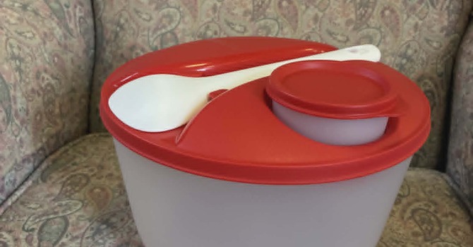 Tupperware Salad Bowl image
