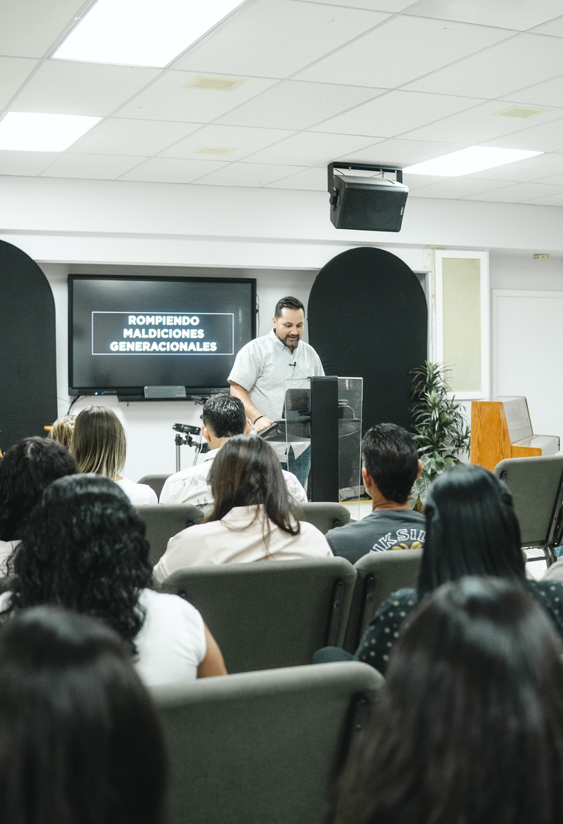Rompiendo Maldiciones Generacionales