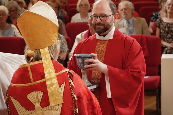 Dean Chris Welcomes the Reverend Dr. Charles Meeks as Honourary Assistant Priest