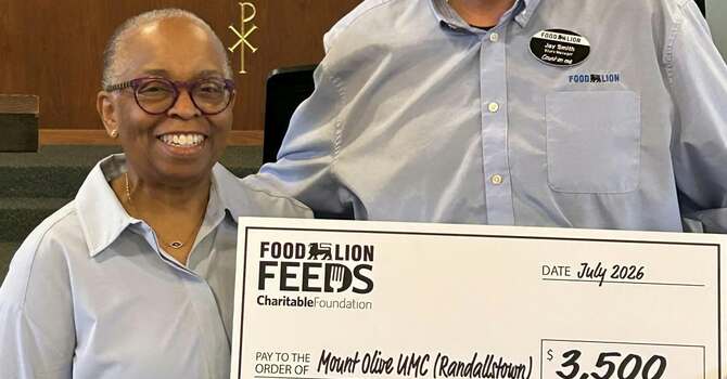 Food Lion Rewards Mount Olive UMC with a 3500 Food Capacity Grant image