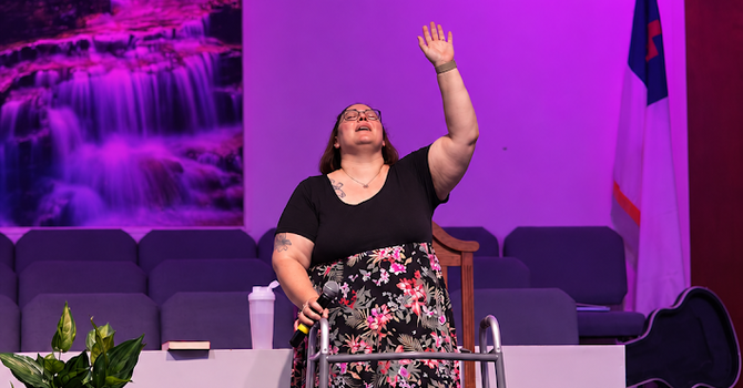 A Year of Praise: Celebrating Living Vessels image