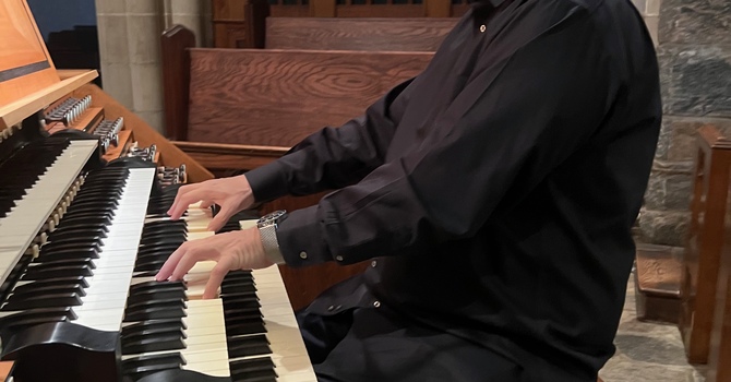 Justin Bischof, organ