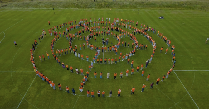 Ani to Pisi Human Spiderweb Enactment